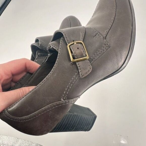 Clarks Collection Women's Leather Block Heel Side Zip Pumps Heels Taupe Size 8M - Picture 11 of 12